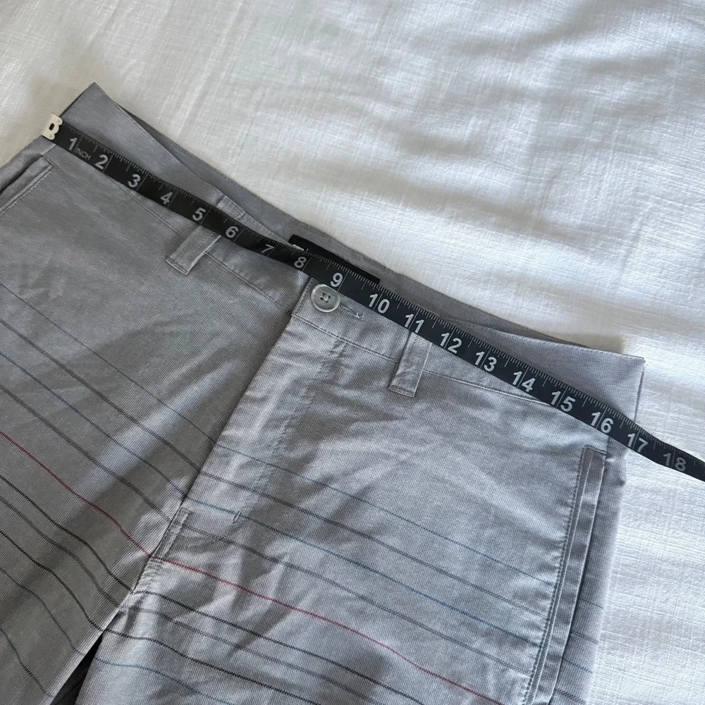 TravisMathew Mens Grey Striped‎ Golf Shorts Size 32 Performance Stretch Casual